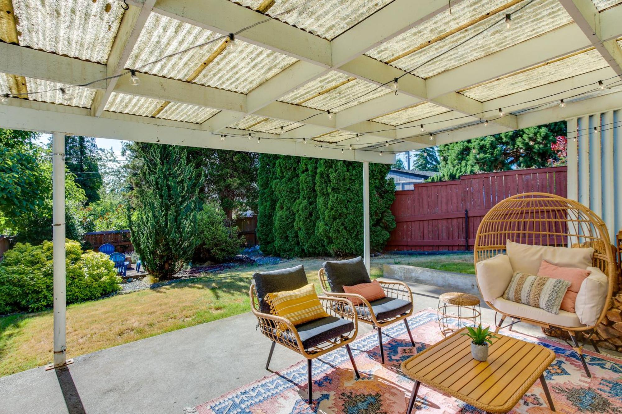 Updated Tacoma Home With Fire Pit! Exterior photo